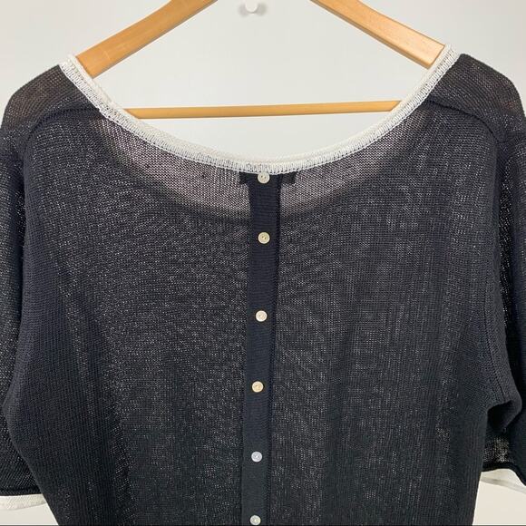 Evelyn & Arthur Black Linen Back Buttons Top - Picture 6 of 15